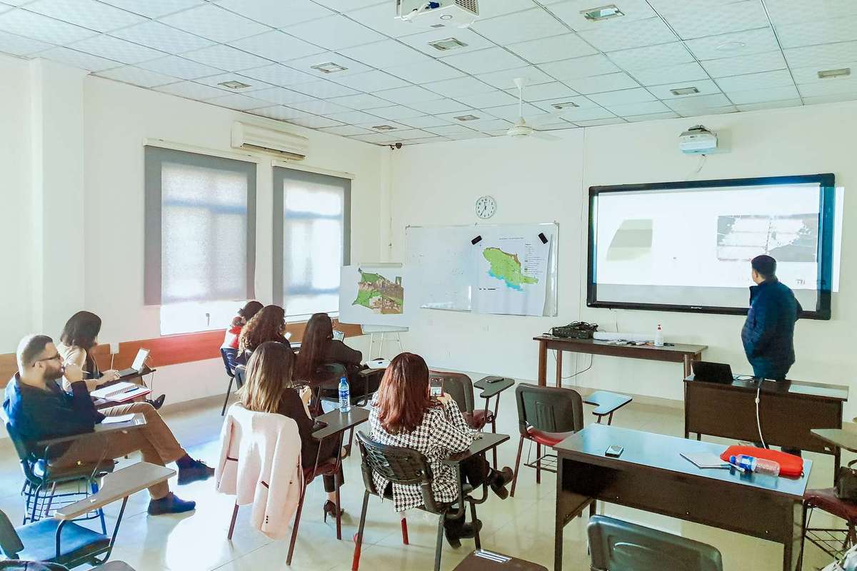 
                                نموذج للخطة الدراسية
                            
