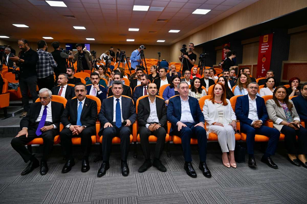 Participated in the "Peace and Social Freedom" forum.