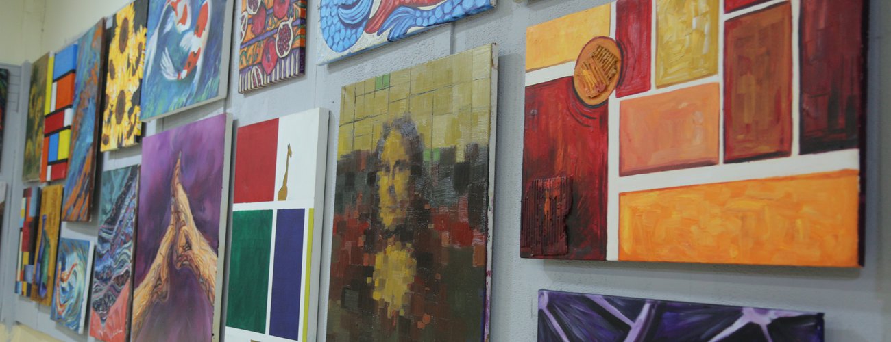 
                                اكثر من 1700 نتاج فني للطلبة في معرض قسم الفنون التشكيلية
                            